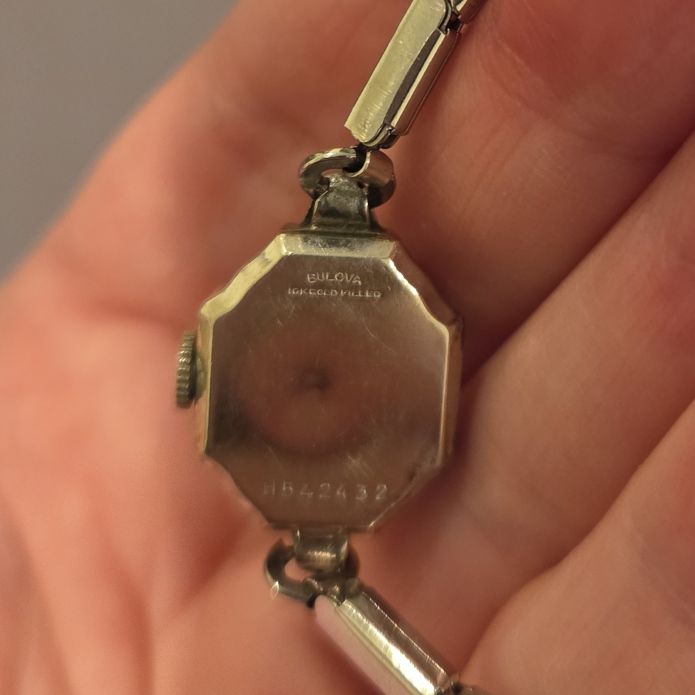 BULOVA VINTAGE NON-FUNCTIONING WOMENS WATCH -  SERIAL # M542432 - Picture 6 of 8